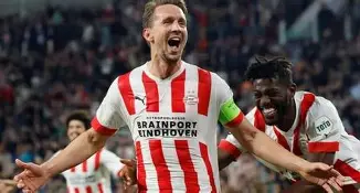 埃因霍温训练开放日，赛前更衣室发声引欢呼，NBA总决赛在即，更衣室氛围转暖(nba总决赛勇士vs骑士)