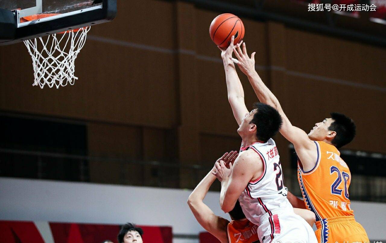 亚特兰大清晨手感冰凉；志在CBA常规赛名次提升；态度坚定；临场指挥获称赞的简单介绍