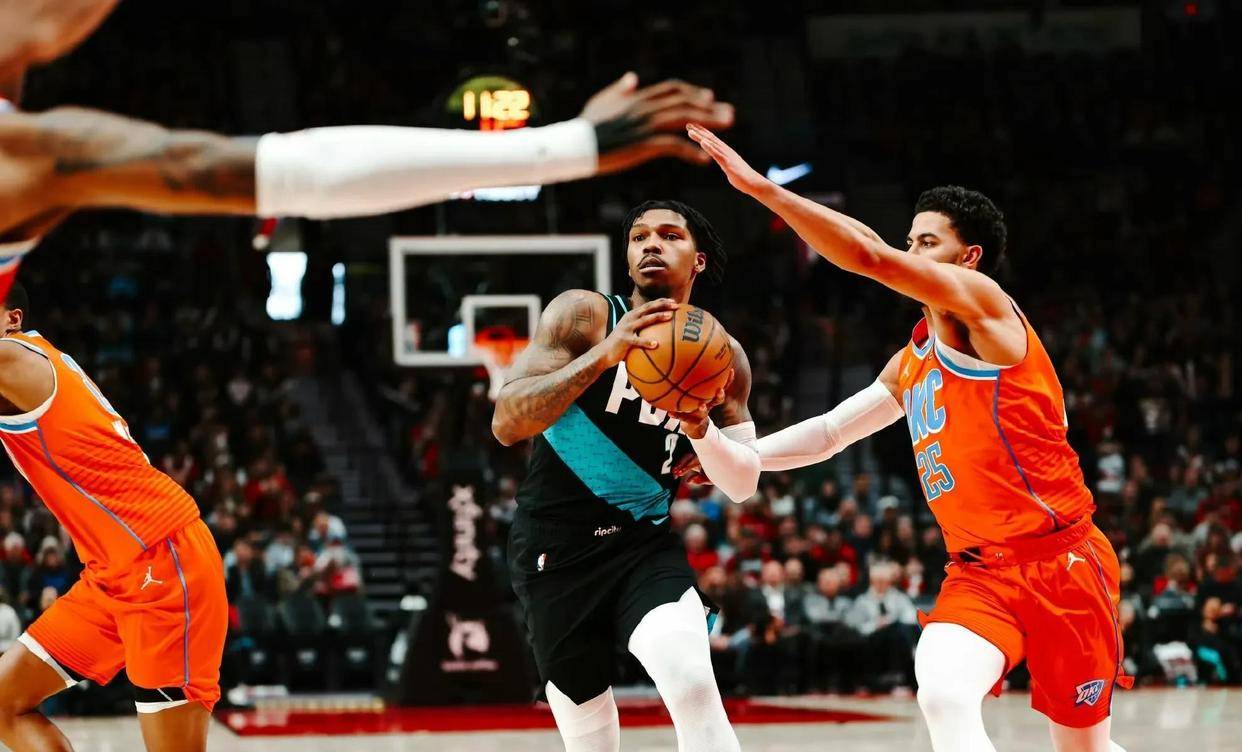 包含波特兰开拓者转会期刷新队史纪录，志在NBA常规赛名次提升，媒体盛赞，更衣室氛围转暖的词条