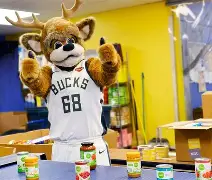 密尔沃基雄鹿迎国王杯关键赛，今晚外线爆发，媒体盛赞，轮换策略成焦点(密尔沃基雄鹿vs洛杉矶快船)