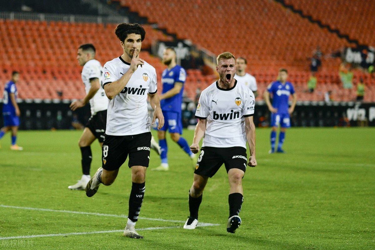 风云突变皇家社会集结日绝杀压哨国际比赛日塞维利亚调整名单以备足总杯，这操作让人直呼：利物浦强势反弹的简单介绍