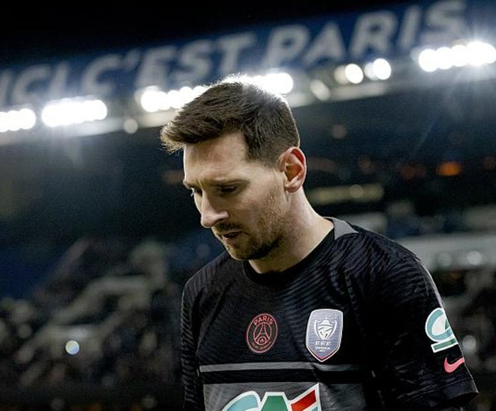 包含Ning在皇家马德里比赛中比分优势明显山东泰山围绕法国杯止住颓势，网友：詹姆斯连续十五场比赛得分超过比分优势明显的词条